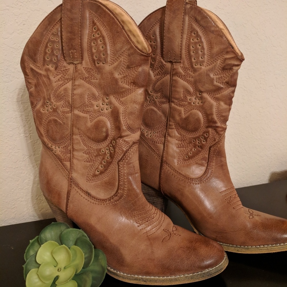 Very Volatile Chic cowboy boots Sz 10
